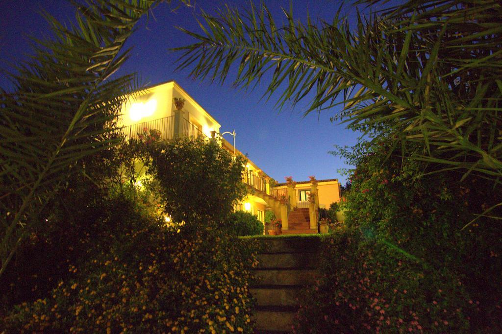 ריפוסטו Torre Archirafi Resort מראה חיצוני תמונה